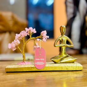 Arborele Fericirii cu Figurina de Yoga pe Lemn de Mango - Cuarț Roz - Salut Namaste - 100 Pietre
