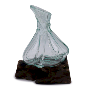 Mini Carafă Elegantă din Sticlă Topită pe Lemn – 24 cm