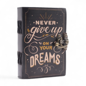 Agendă din Piele Tipărită (18x13 cm) – Never Give Up On Your Dreams – 200 pagini