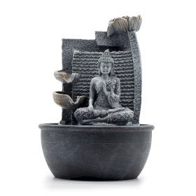 Fântână Arteziană de Masă – 19×19×28 cm – Buddha, Floare de Lotus și Vase în Cascadă