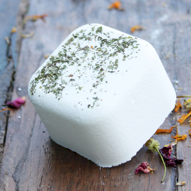 Cuburile Efervescente cu Aromaterapie pentru Dușuri se vând Angro , așezați-le pur și simplu pe podeaua dușului pentru a crea un mediu aromat, asemănător băii.