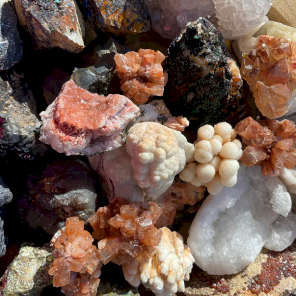 Minerale Prețioase și Rare 
